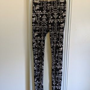 Black and White pattern leggings